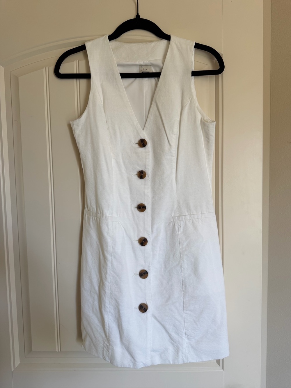 a new day White Button-Front V-Neck Sleeveless Dress